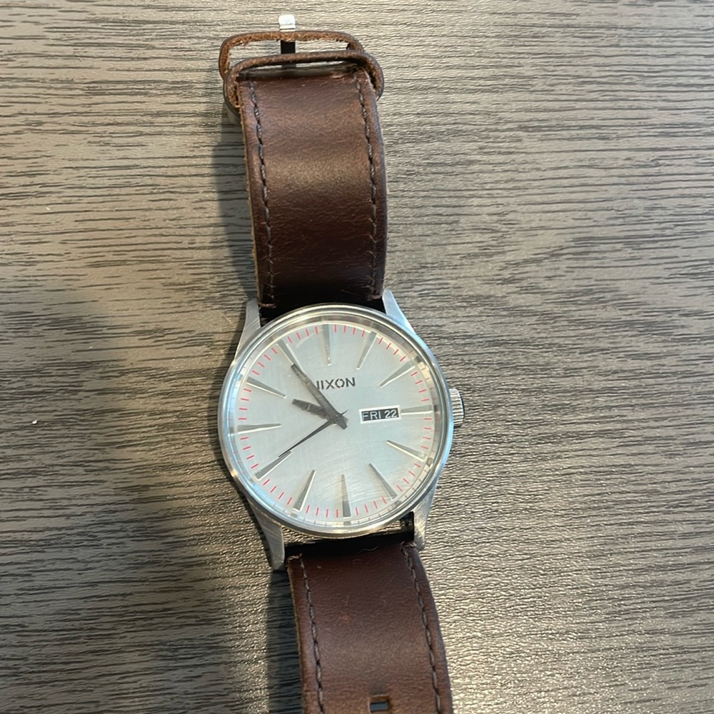 Nixon The Sentry Watch w/ Horween leather band